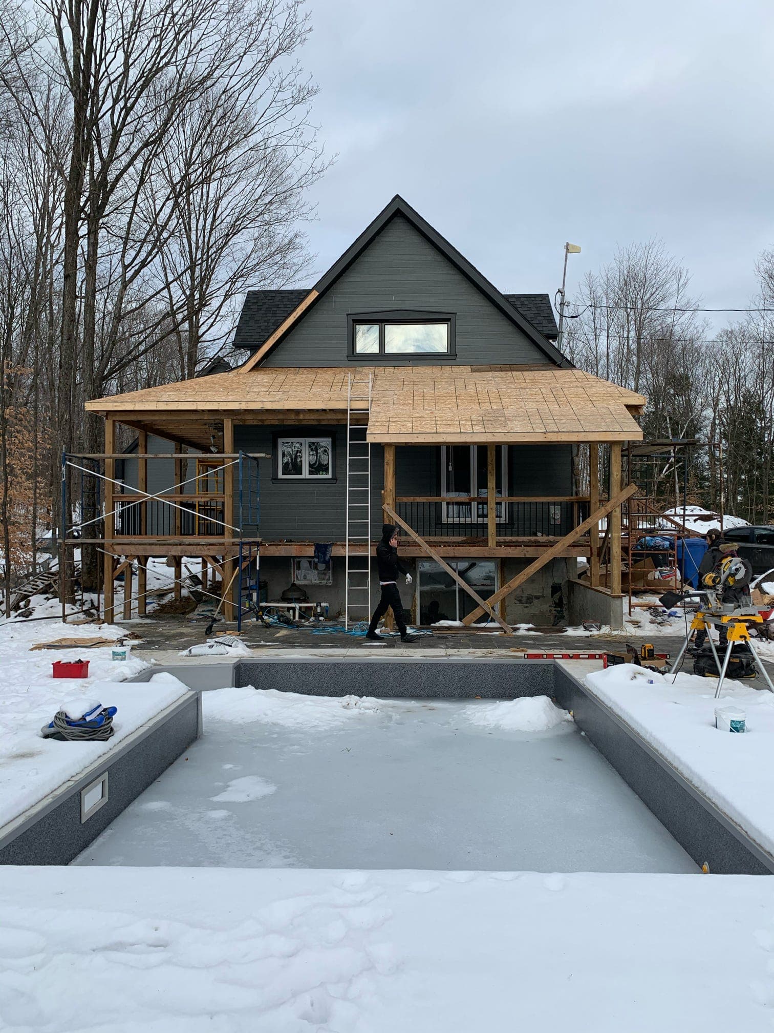 Rénovation extérieure — agrandissement et structure bois (chantier)