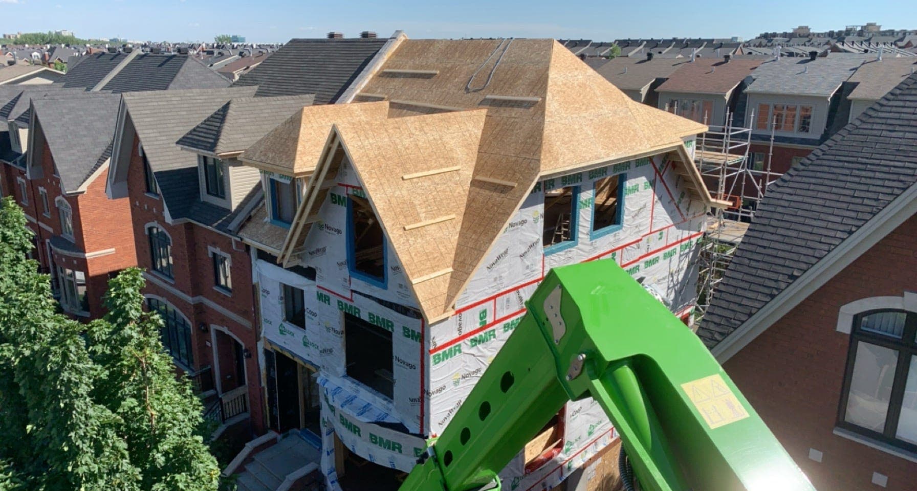 Chantier résidentiel — enveloppe, toiture et pare-air (phase structure)